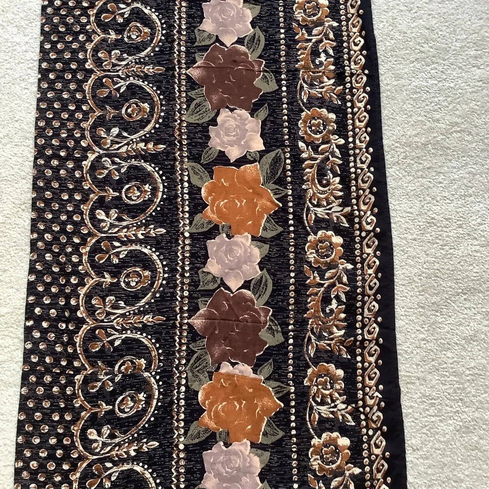 Rectangular Floral Scarf - Picture 6 of 8